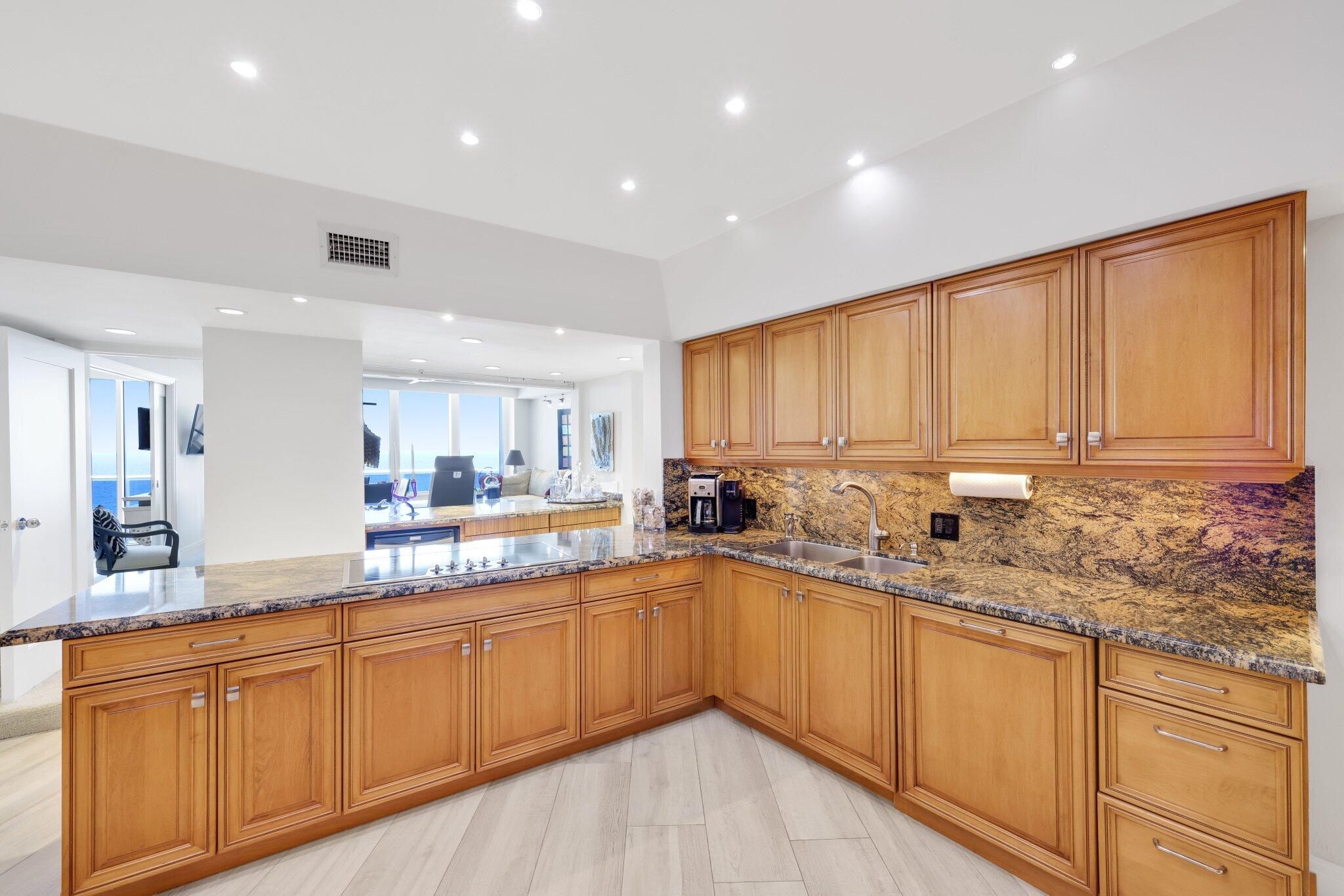 700 S Ocean Boulevard 1103-1104