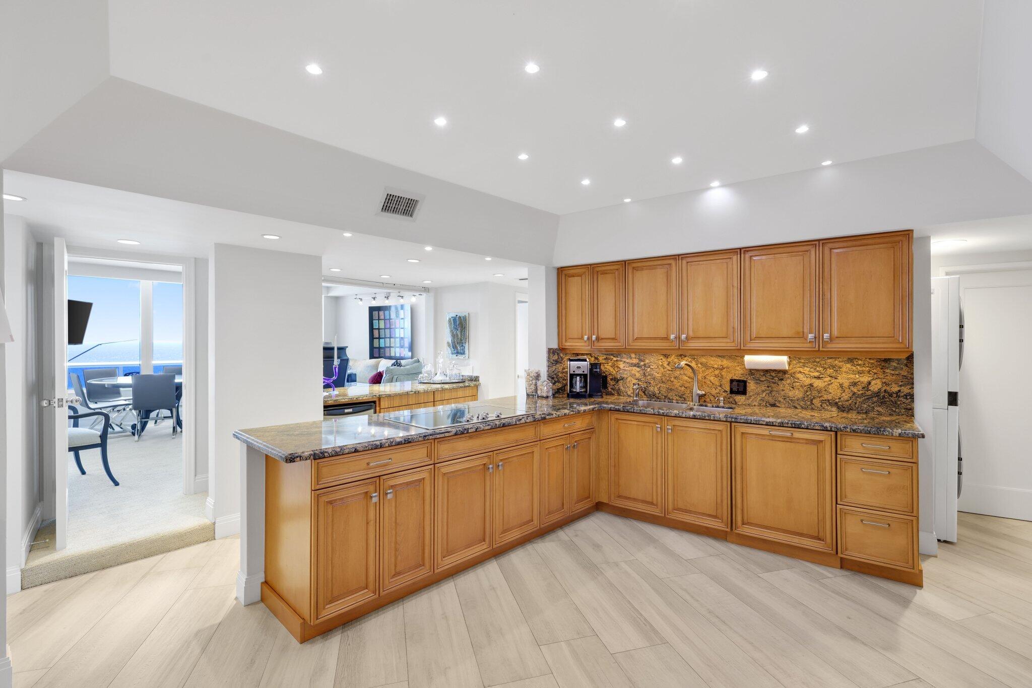 700 S Ocean Boulevard 1103-1104