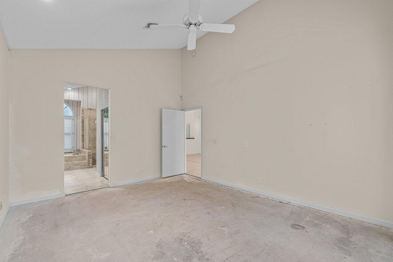 5537 NW 21st Way