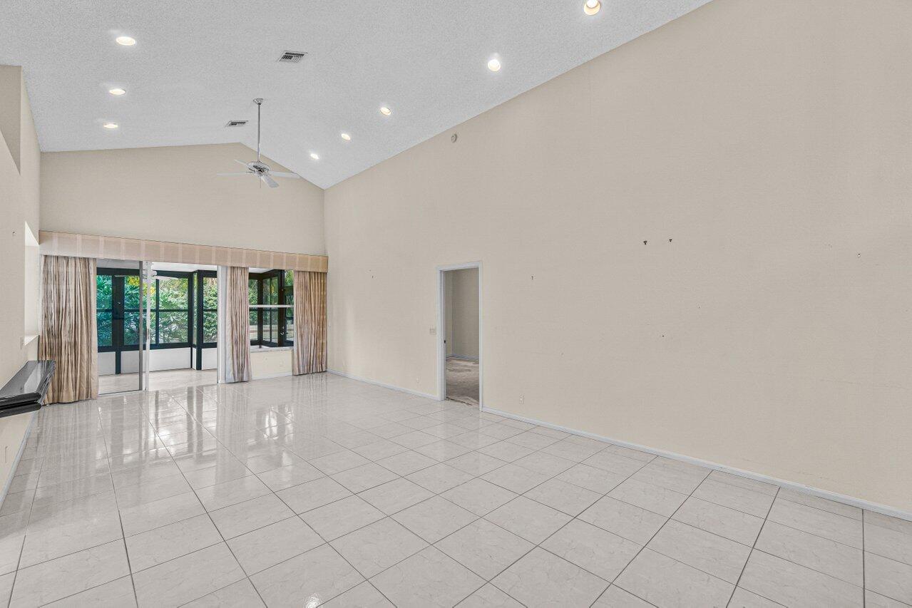 5537 NW 21st Way