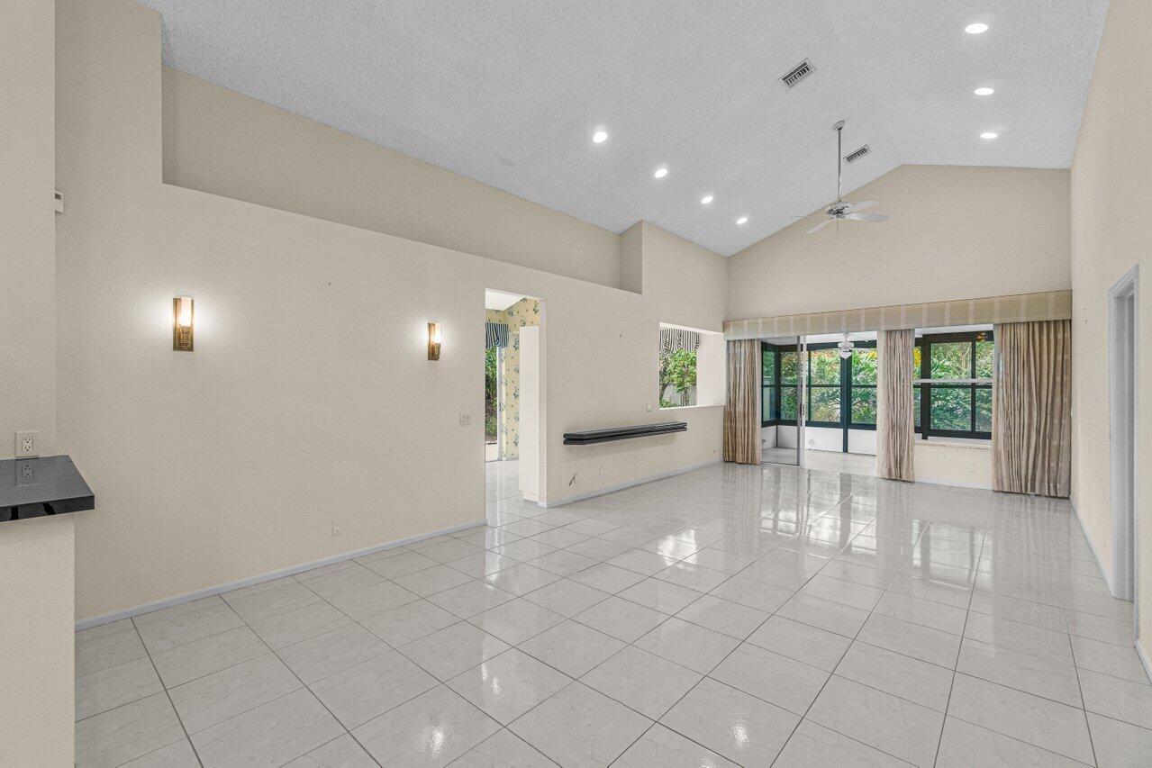 5537 NW 21st Way