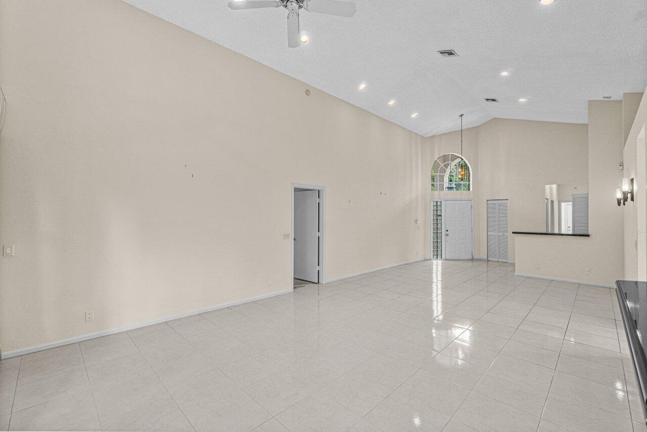 5537 NW 21st Way