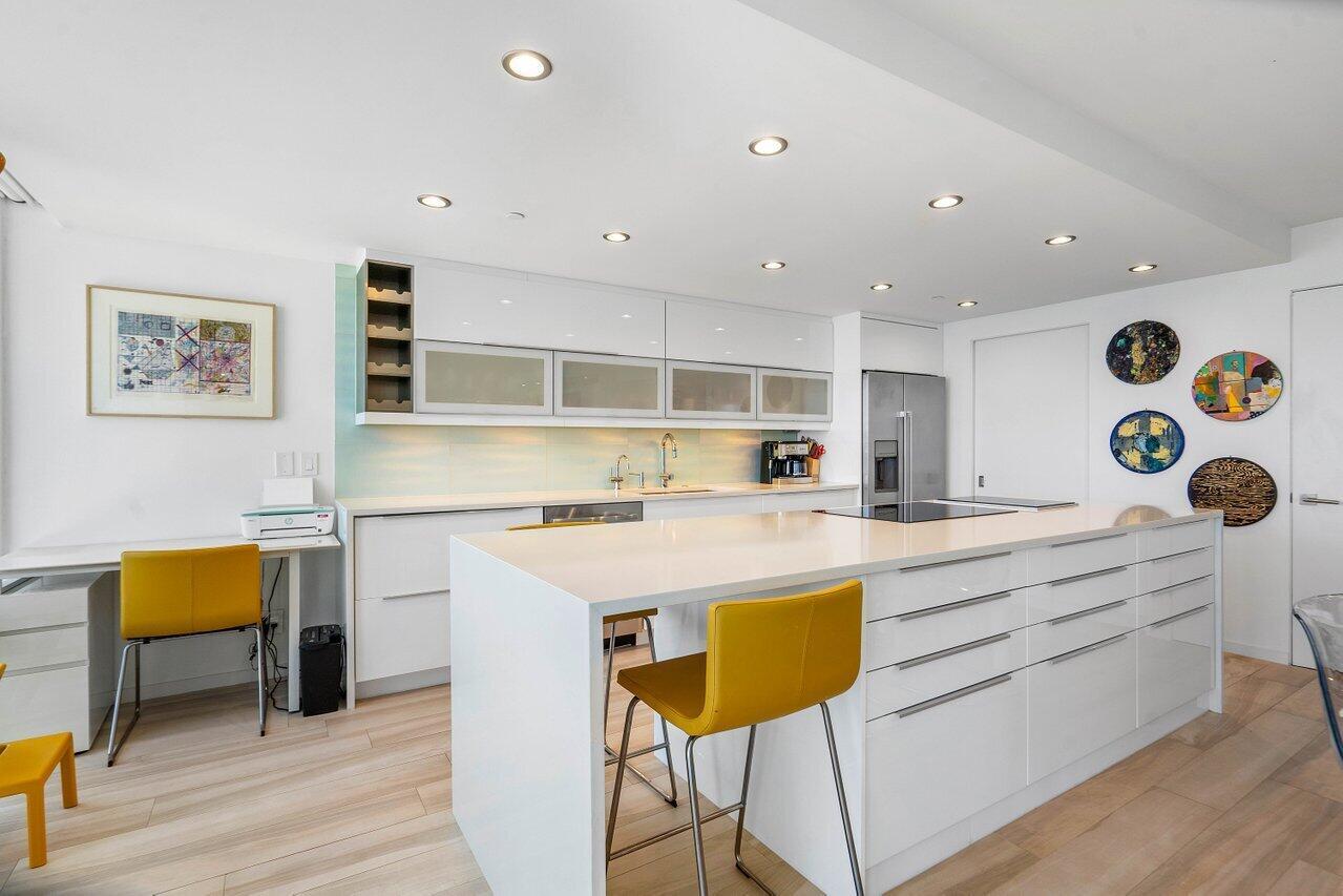 250 S Ocean Boulevard Unit: 8d