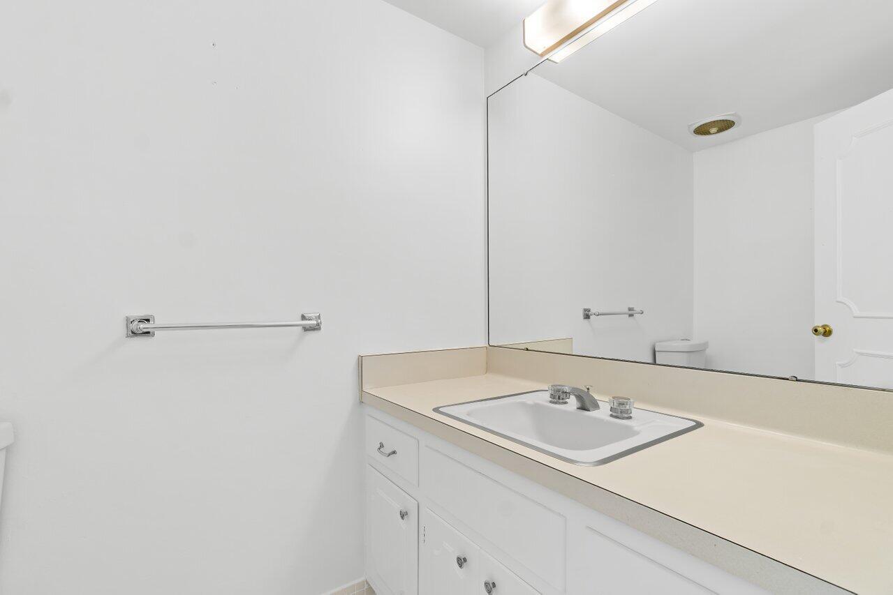 86 Macfarlane Drive Unit: 4e