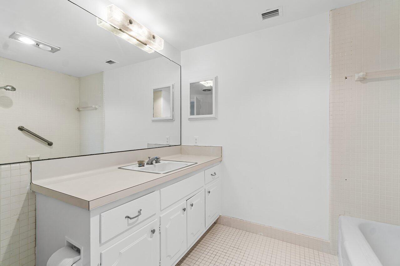 86 Macfarlane Drive Unit: 4e