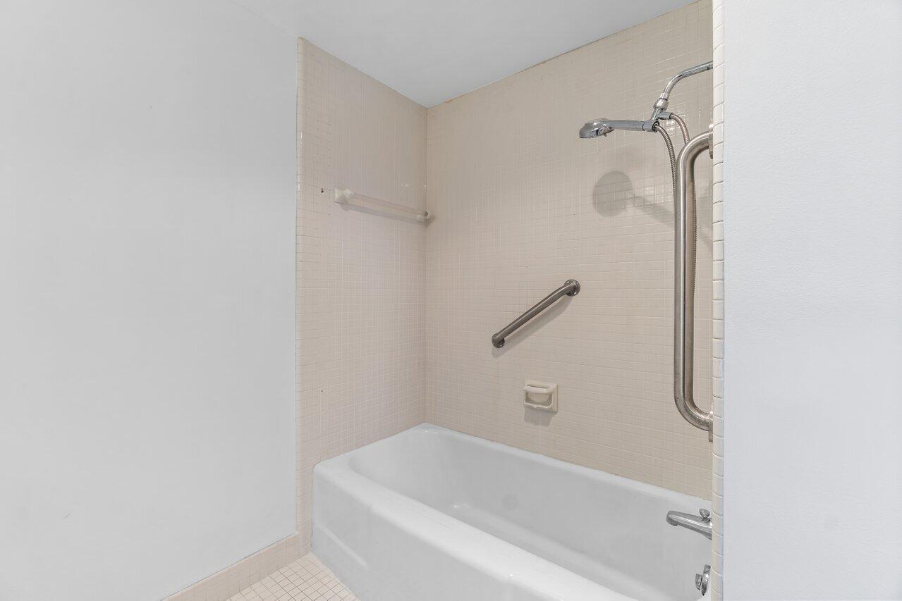 86 Macfarlane Drive Unit: 4e