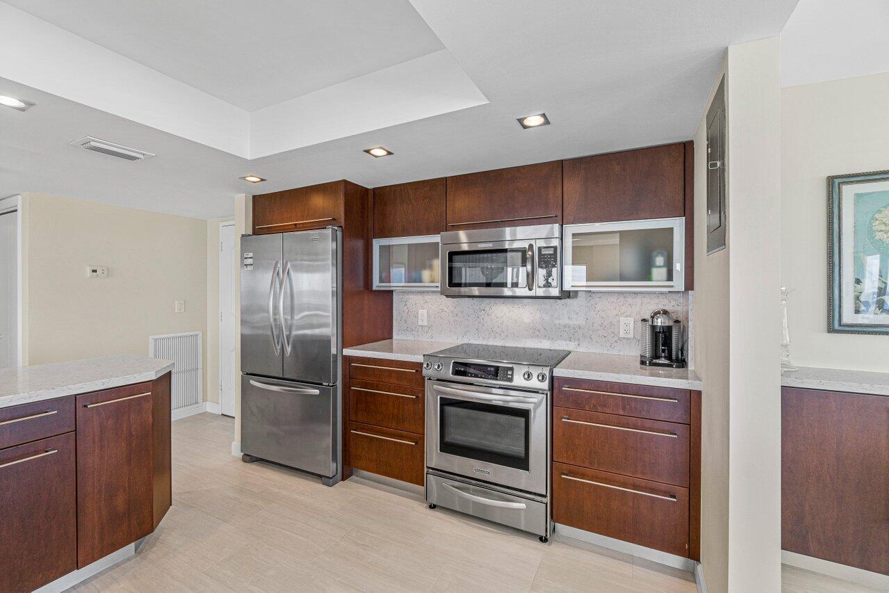 2066 N Ocean Boulevard 8ne