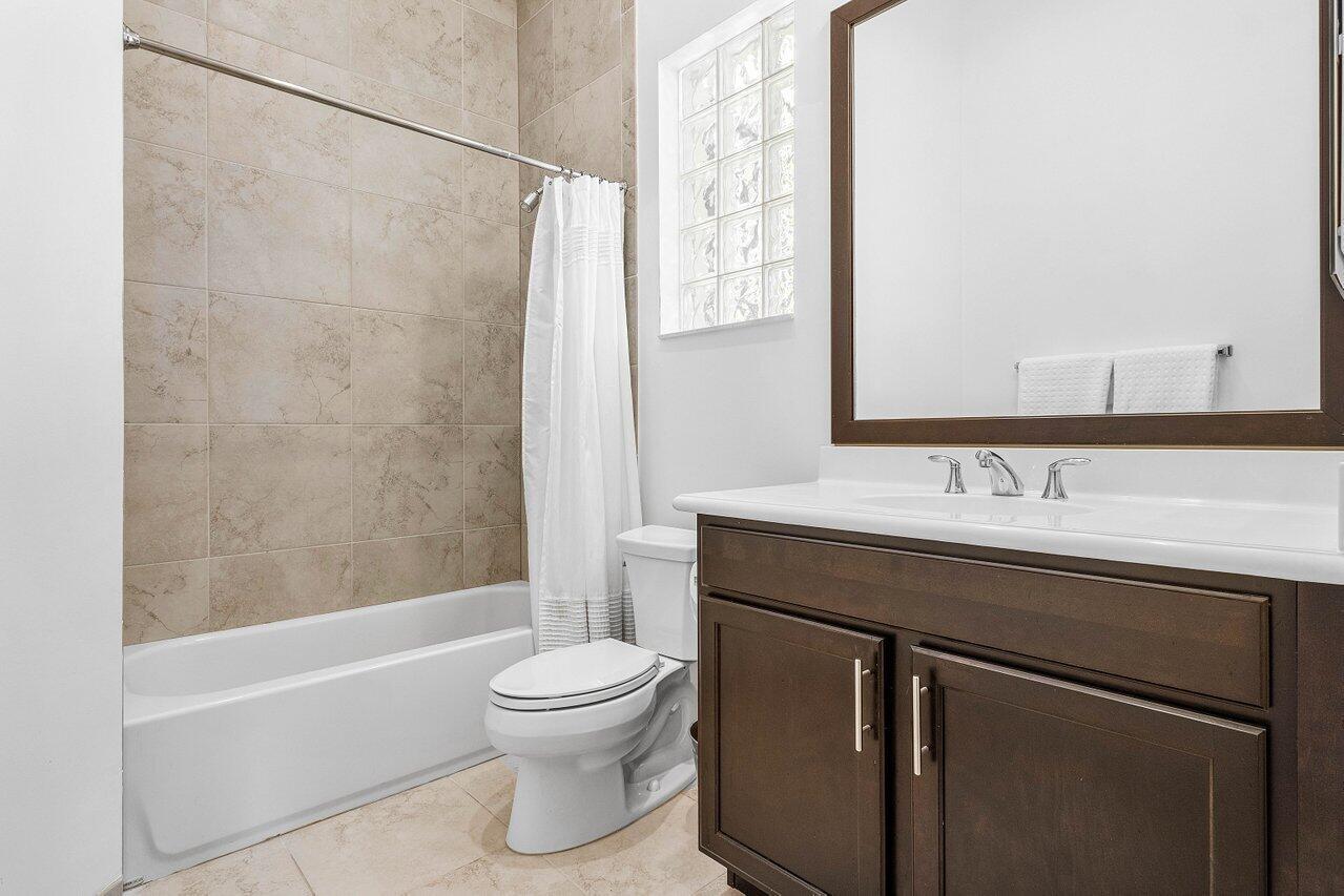 6352 Bellamalfi Street