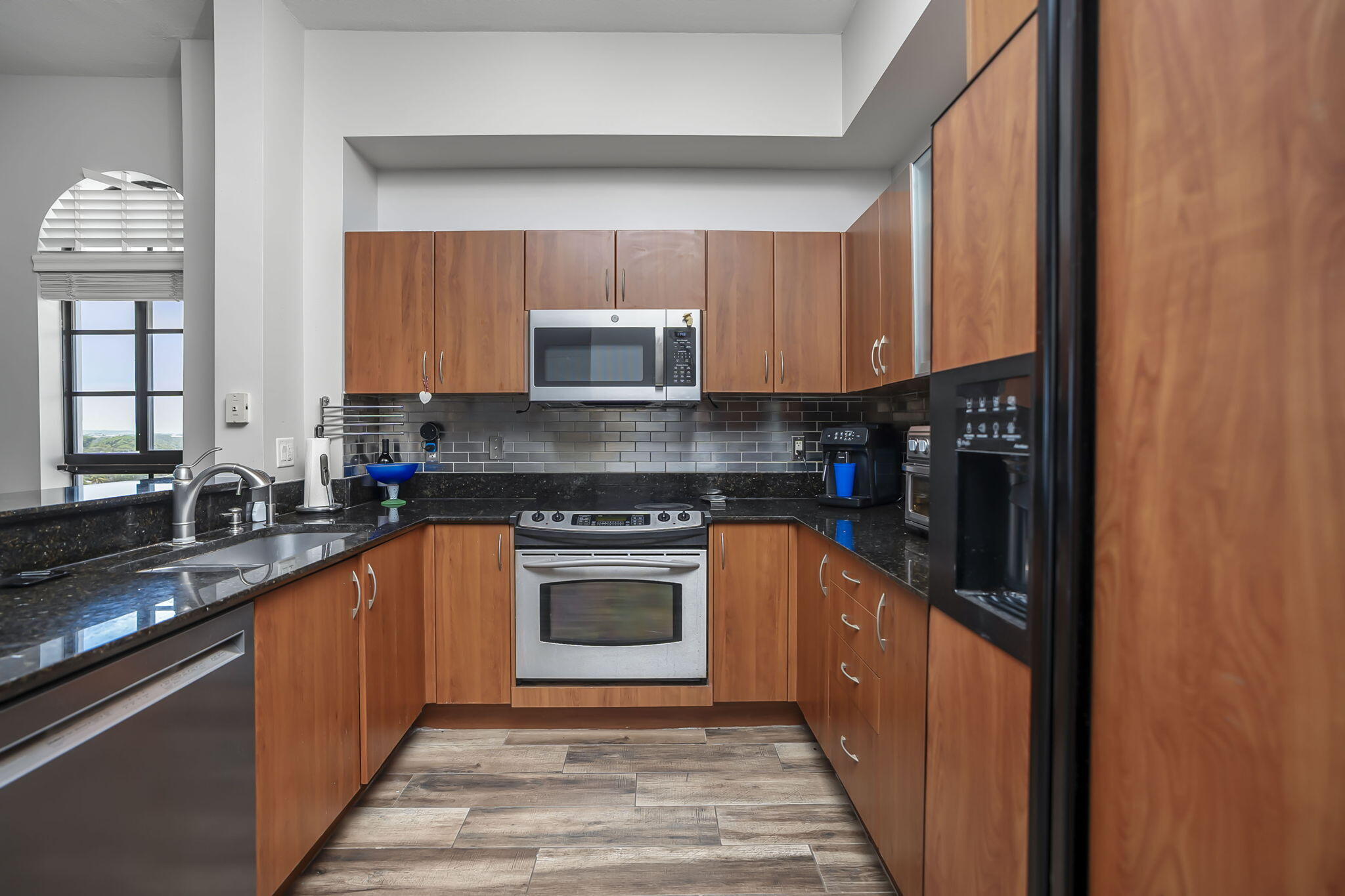 233 S Federal Highway Uph-25