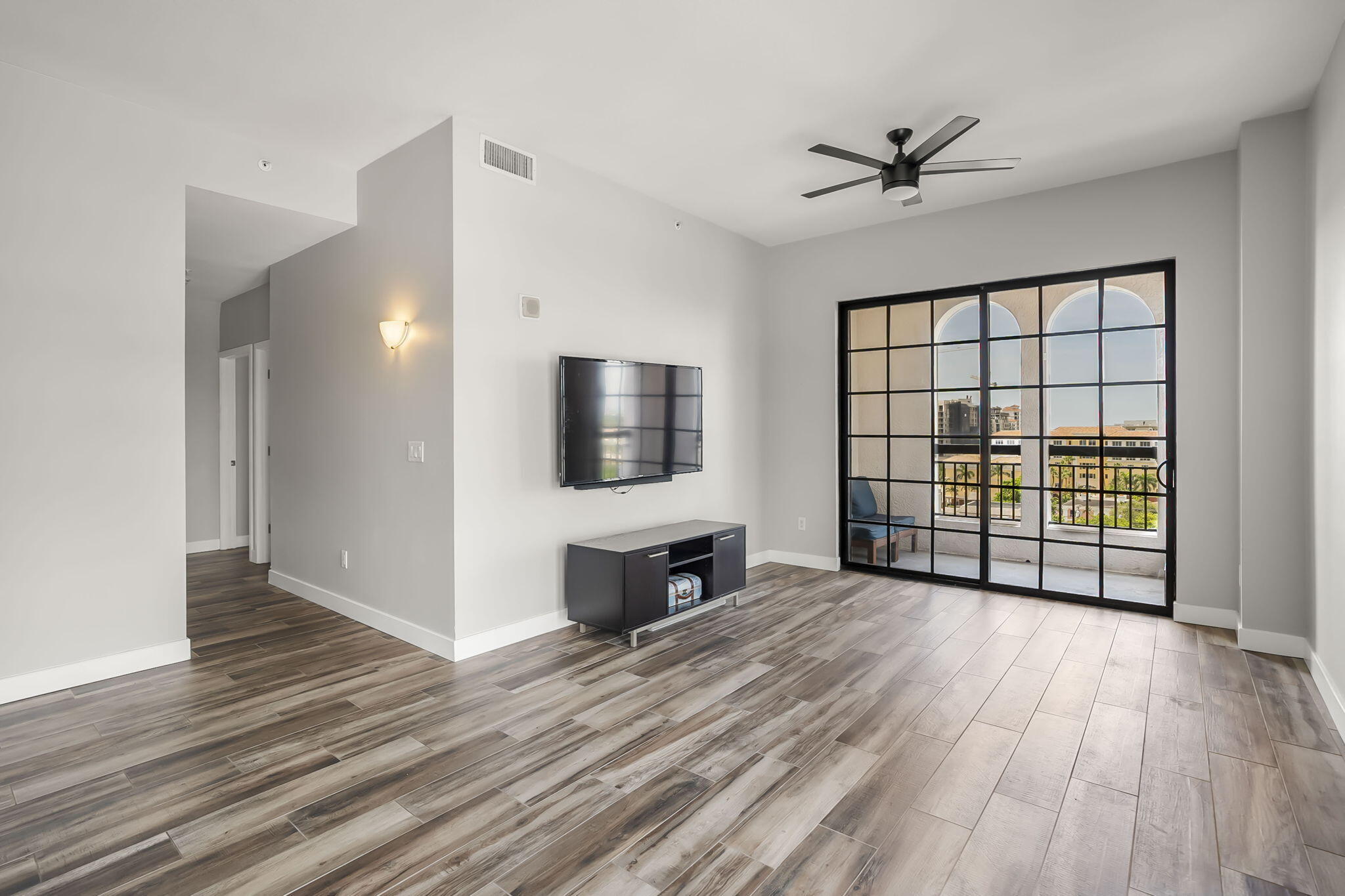233 S Federal Highway Uph-25