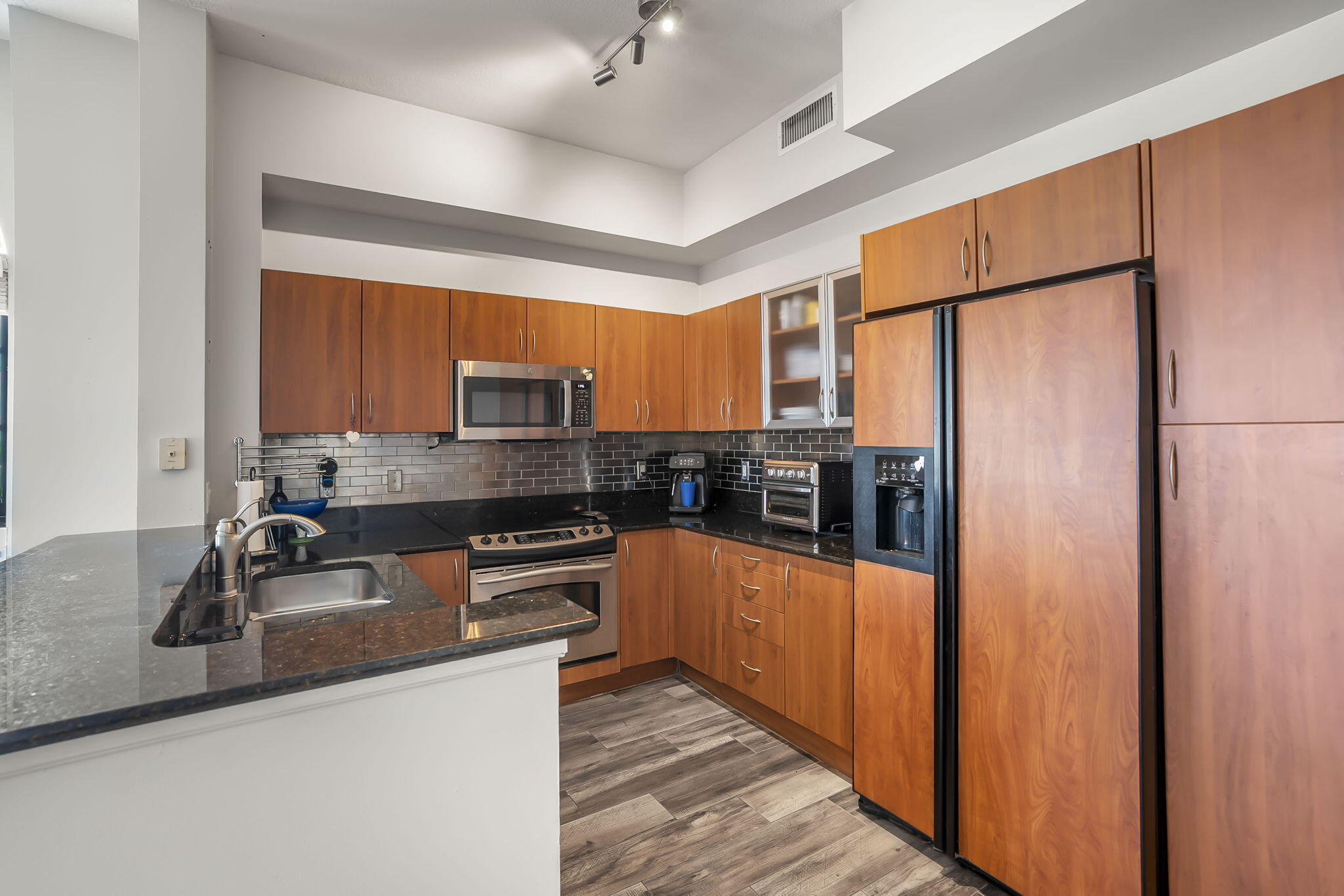 233 S Federal Highway Uph-25