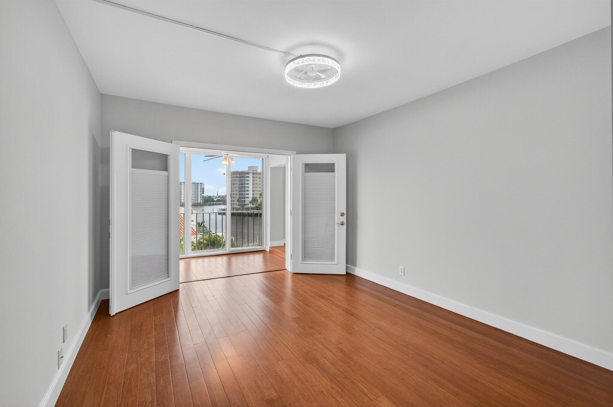 555 SE 6th Avenue 4g