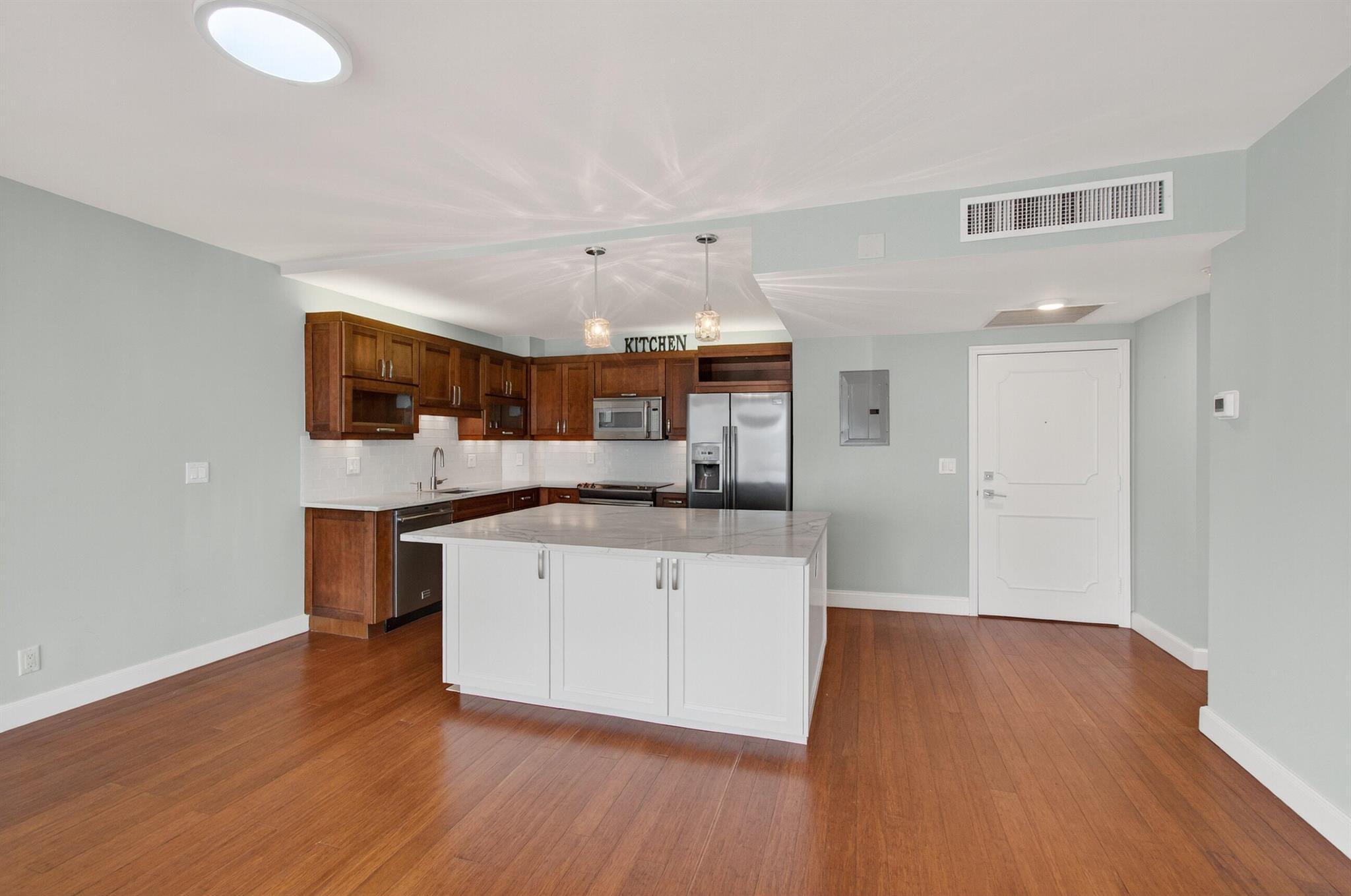 555 SE 6th Avenue 4g