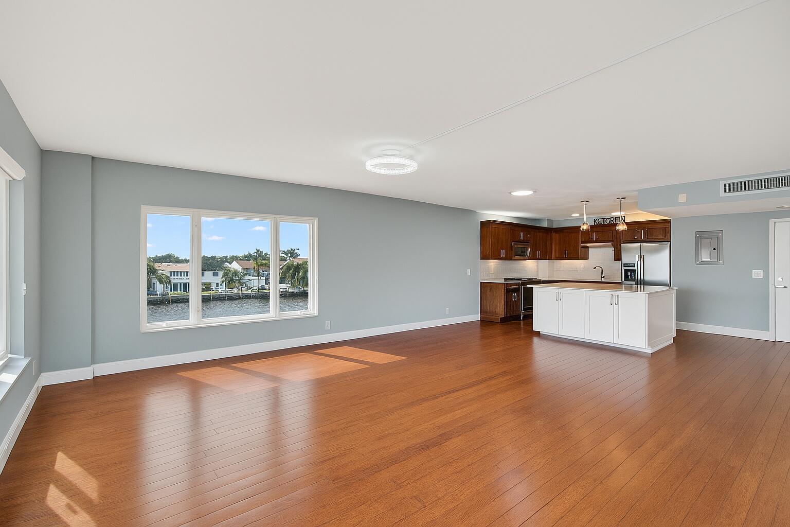 555 SE 6th Avenue 4g