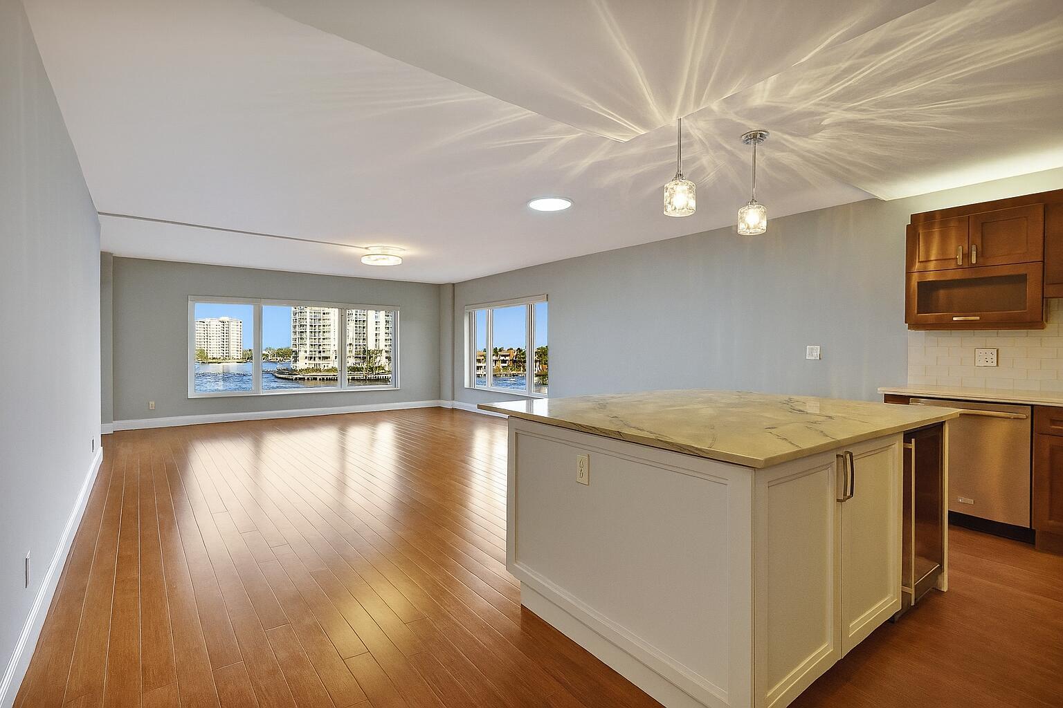 555 SE 6th Avenue 4g