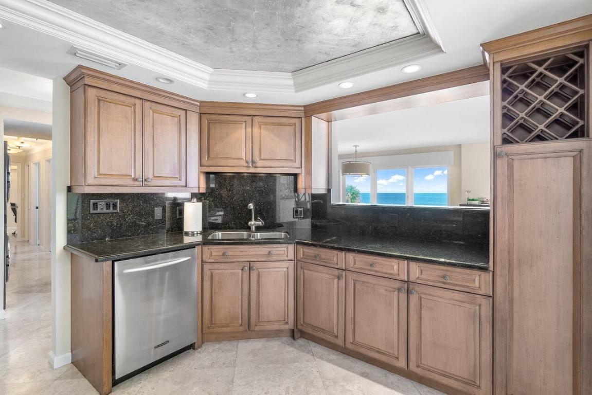 2066 N Ocean 2se Boulevard 2se