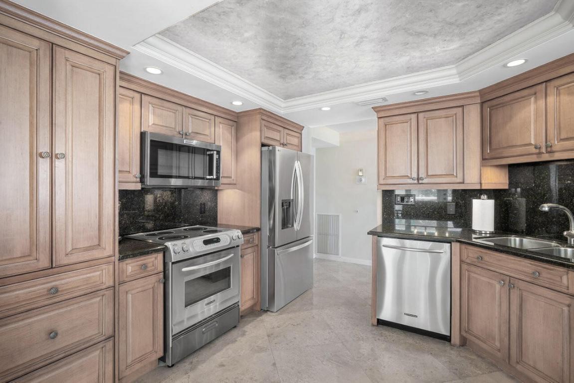 2066 N Ocean 2se Boulevard 2se