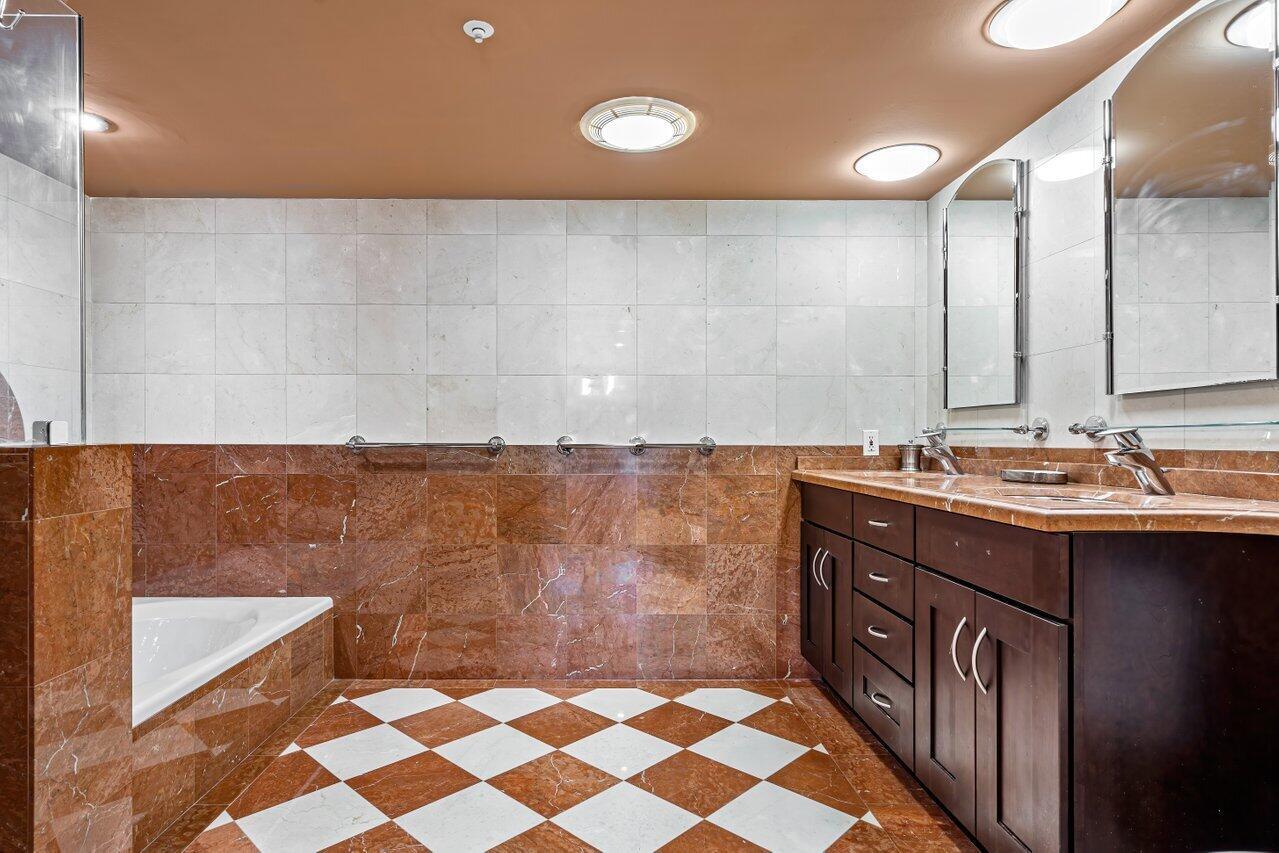 250 S Ocean Boulevard 11c