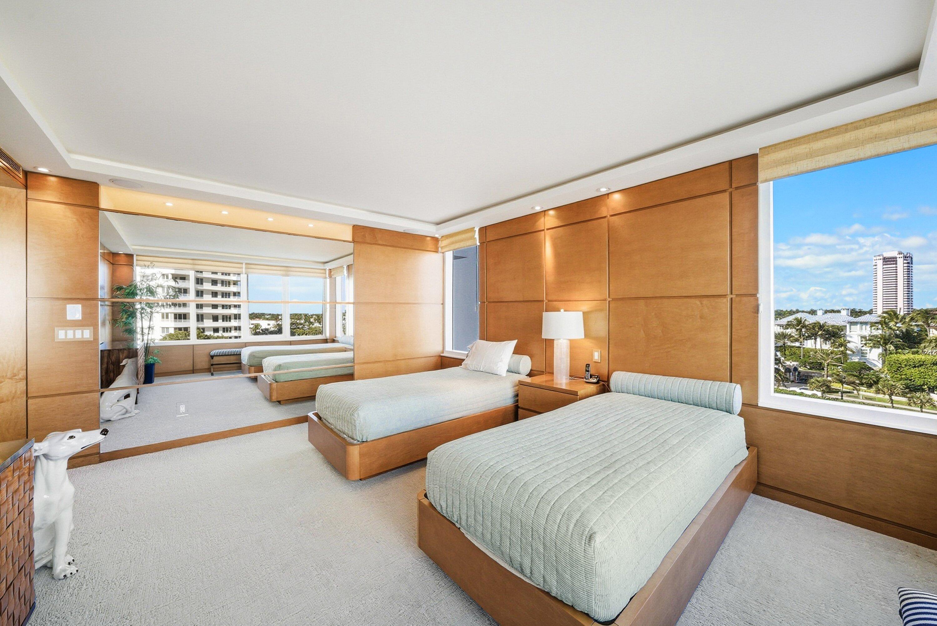 700 S Ocean Boulevard 501