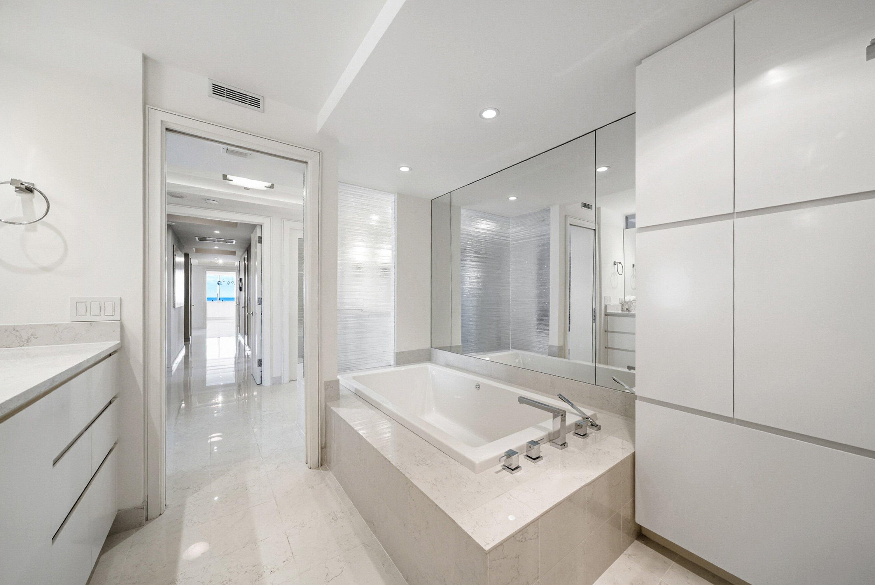 700 S Ocean Boulevard 501