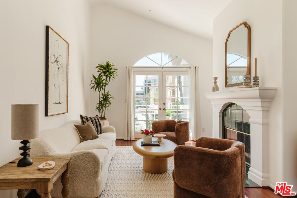 4630 Woodley Avenue 301