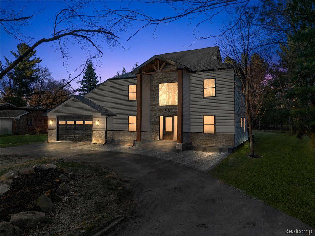 952 W Predmore Road