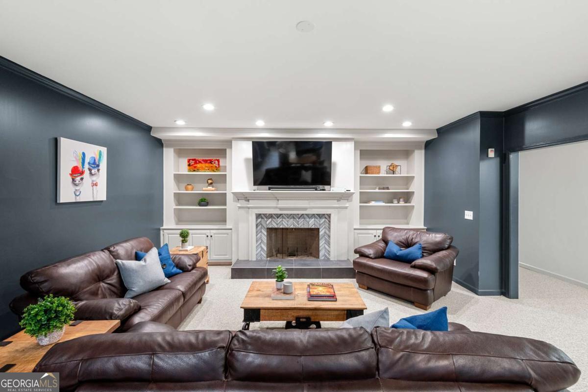 1155 Crest Valley Drive NW