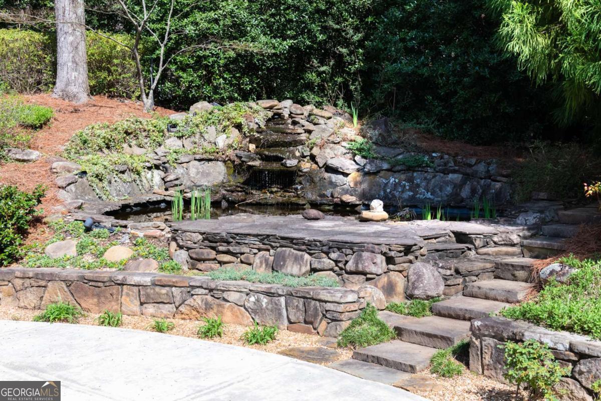 1155 Crest Valley Drive NW