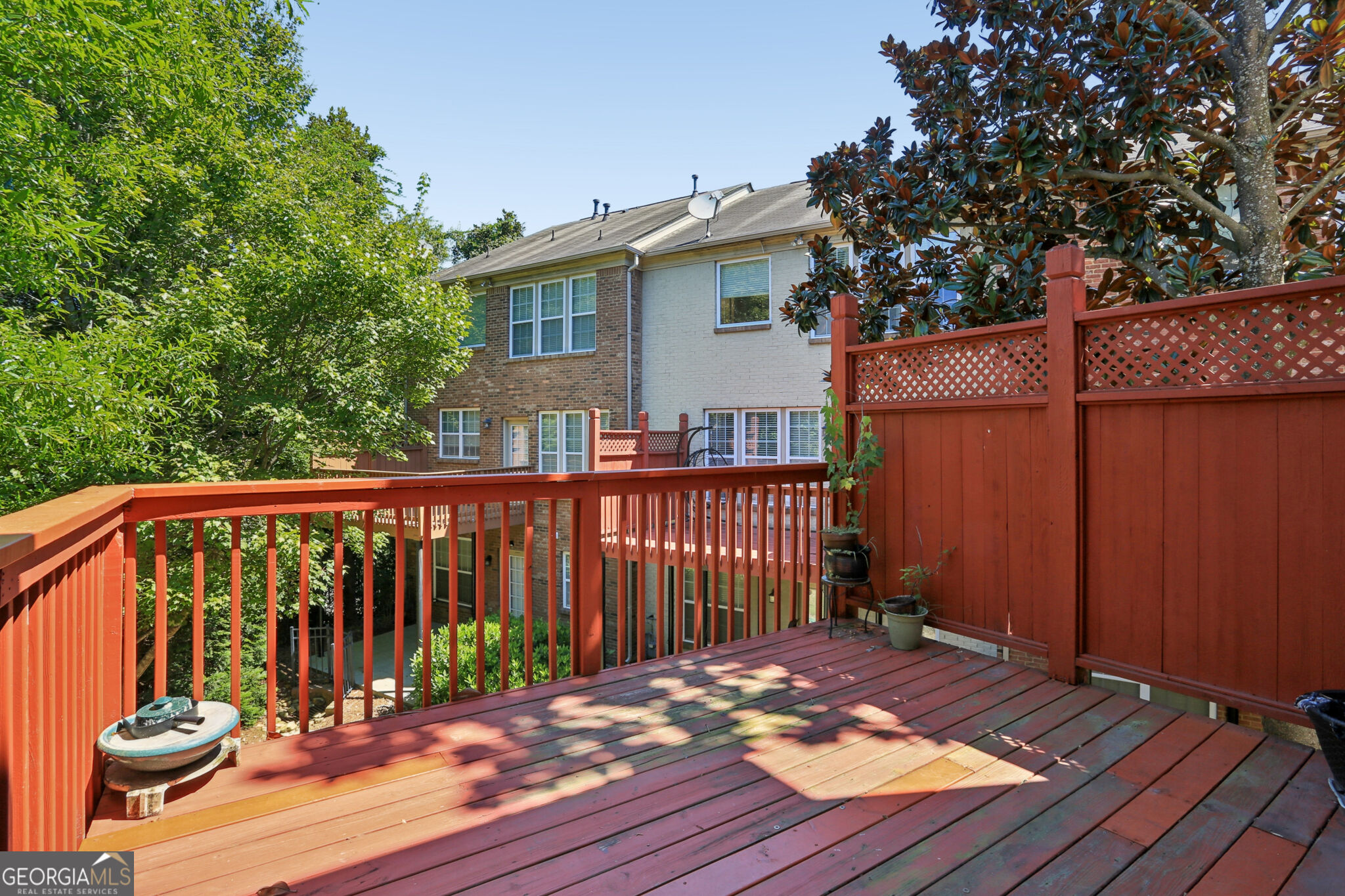 896 West Road NE