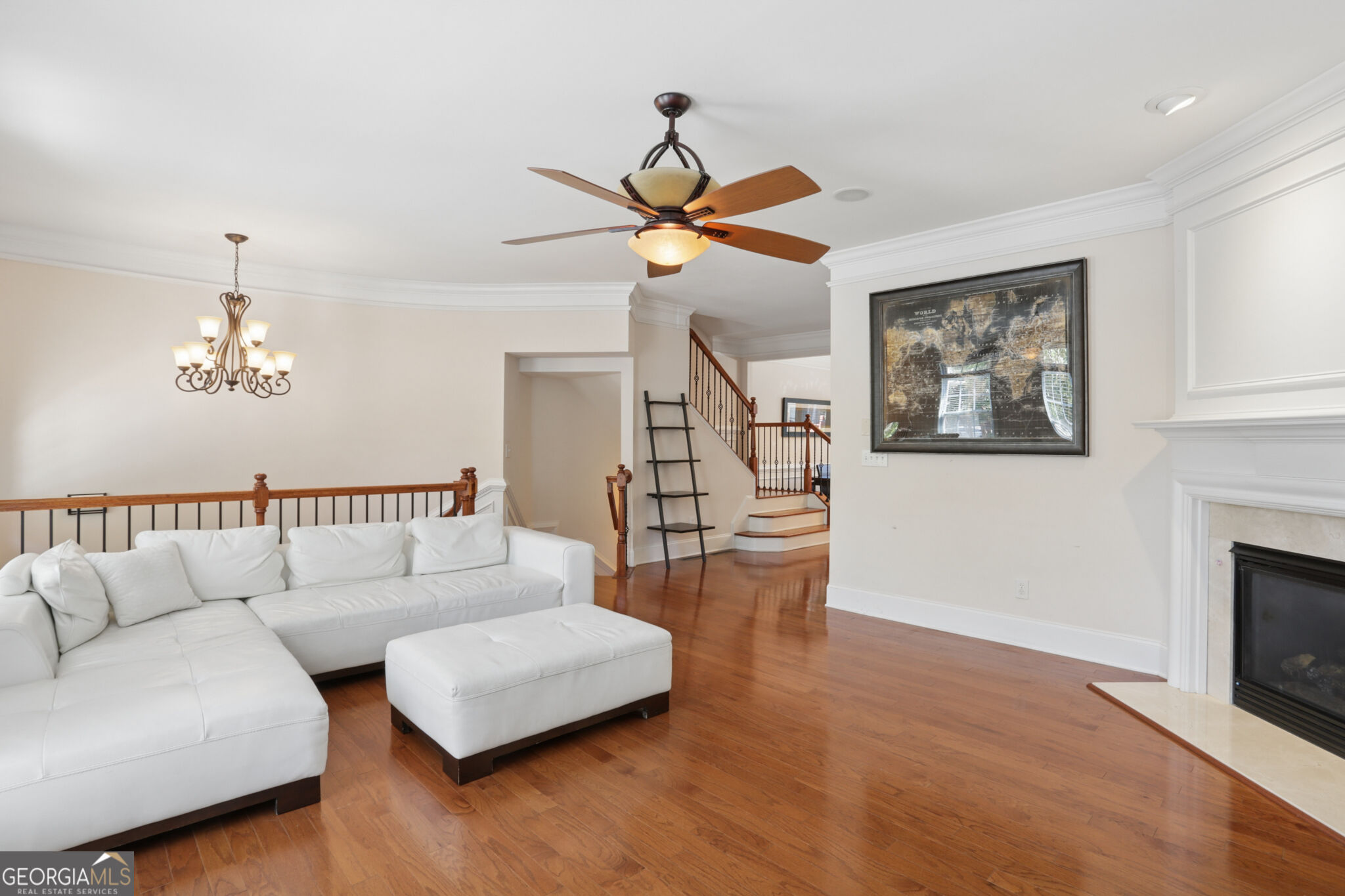 896 West Road NE