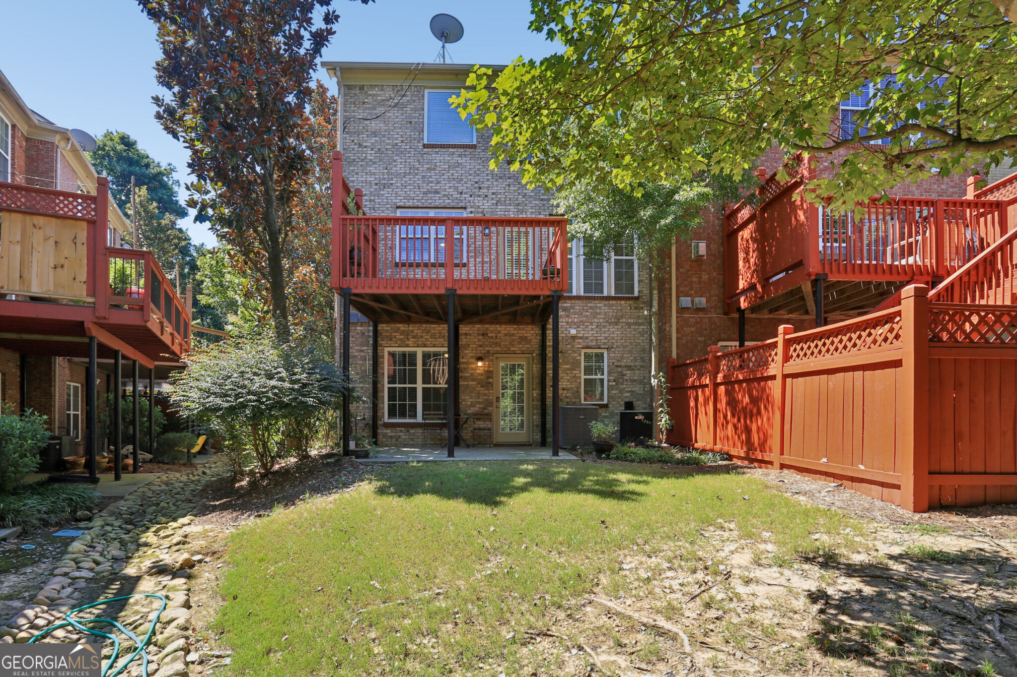 896 West Road NE