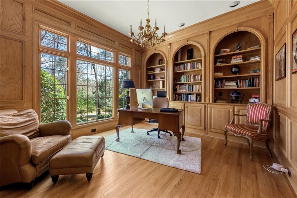 1155 Crest Valley Drive NW