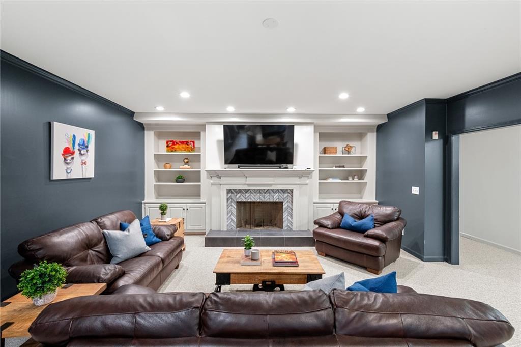 1155 Crest Valley Drive NW