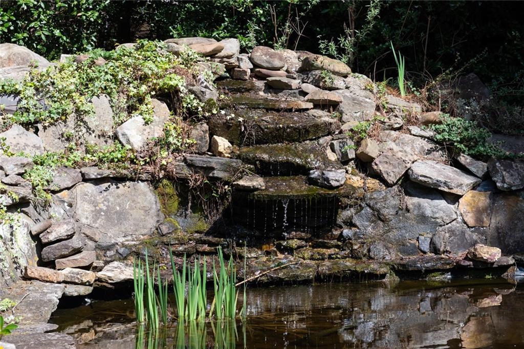 1155 Crest Valley Drive NW