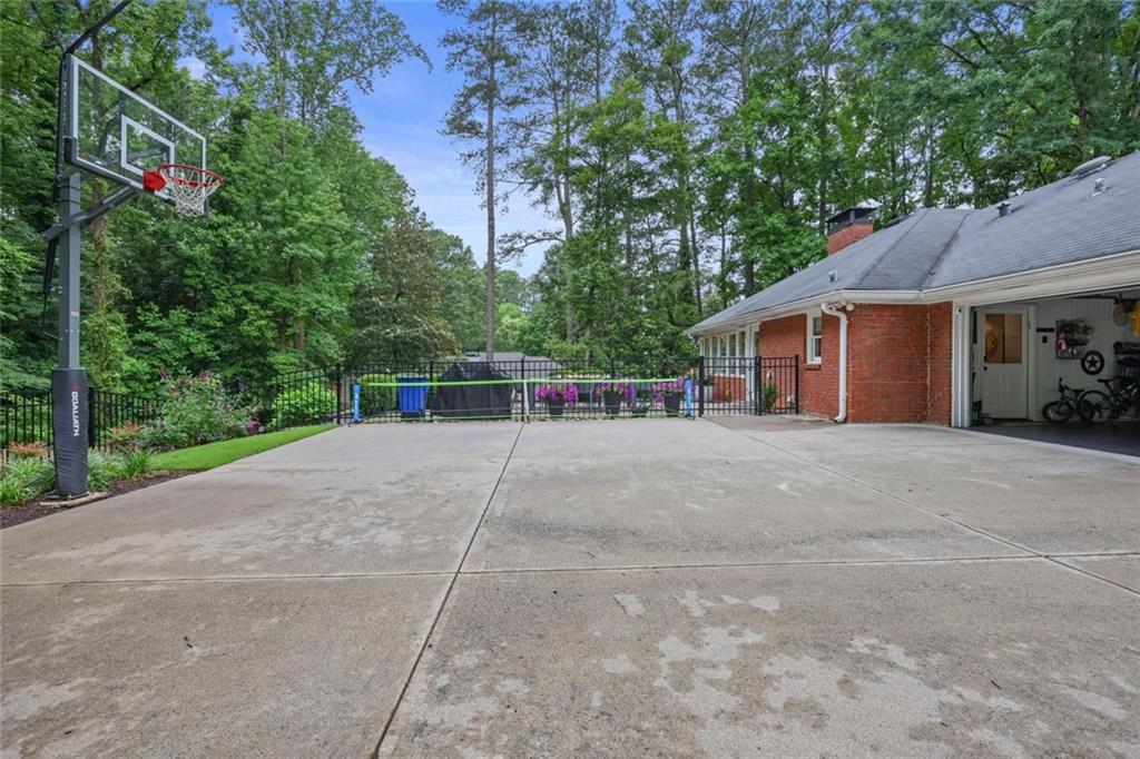 295 Riverhill Drive NW