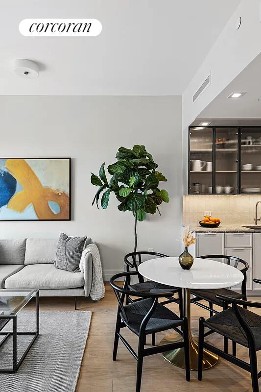 222 E BROADWAY 20B
