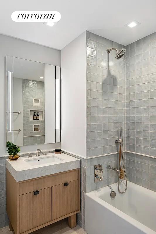 222 E BROADWAY 12C