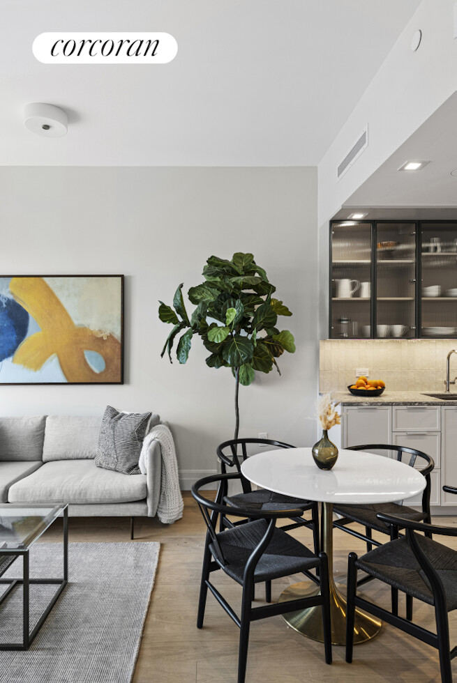222 E BROADWAY 4C