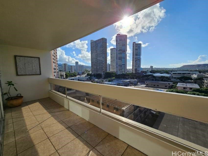555 University Avenue 800