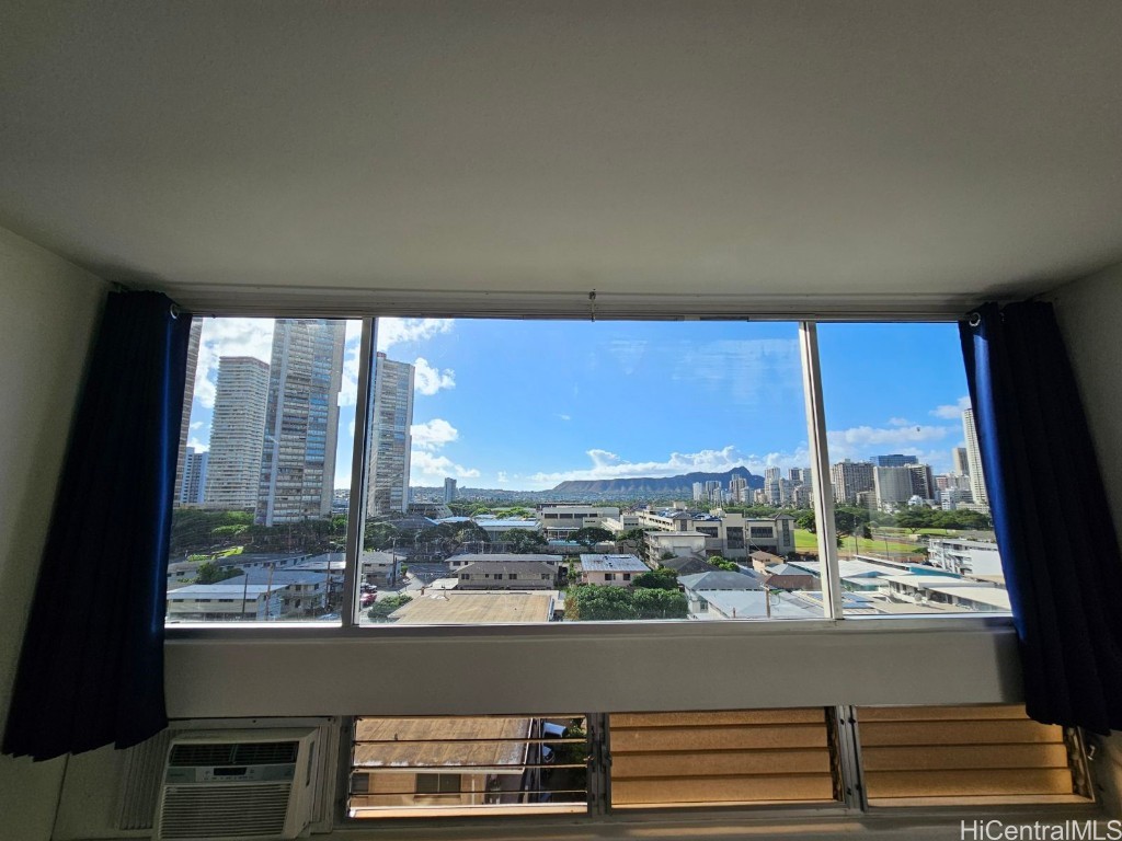 555 University Avenue 800