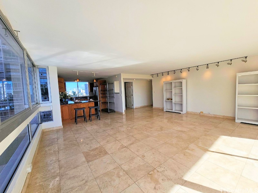 555 University Avenue 800