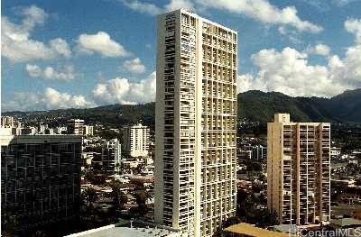 555 University Avenue 800