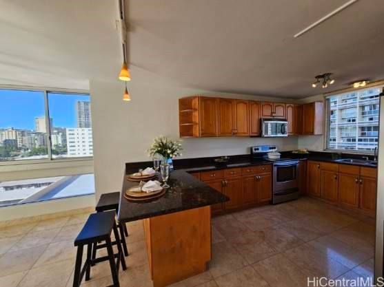 555 University Avenue 800