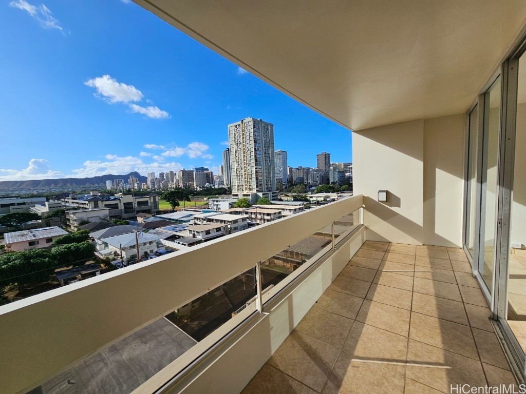 555 University Avenue 800