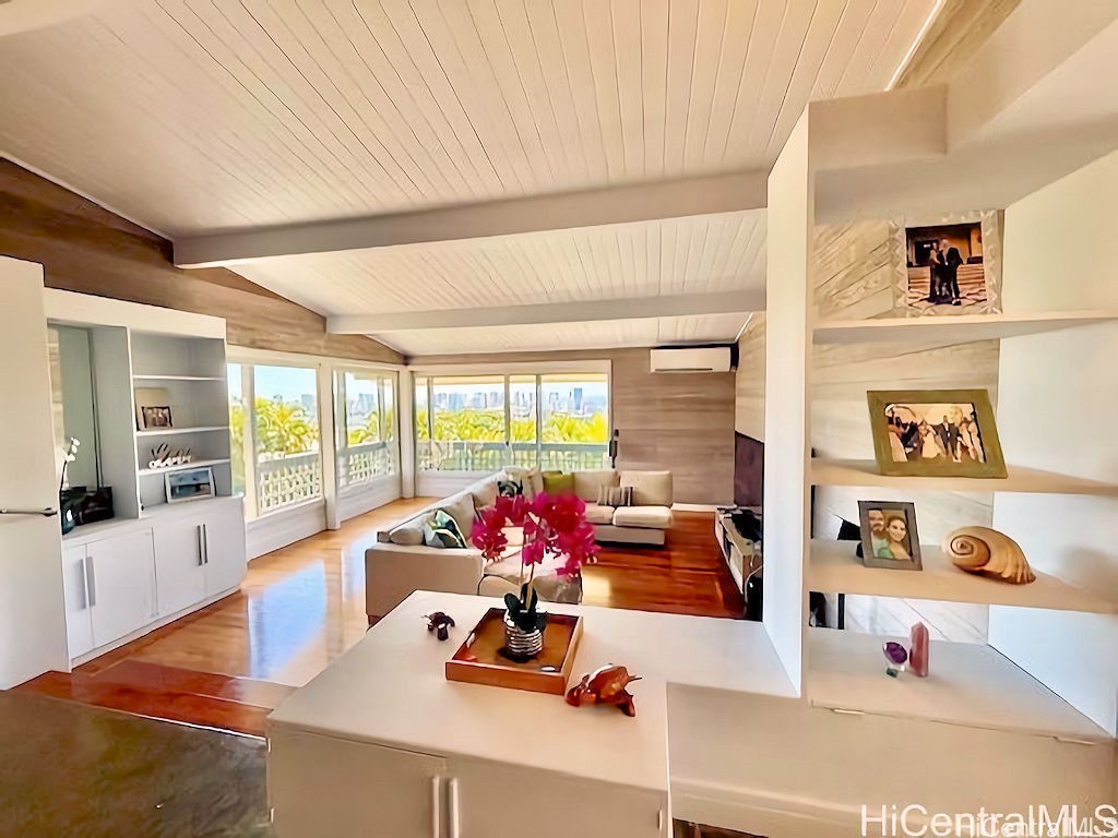 1901 Judd Hillside Road