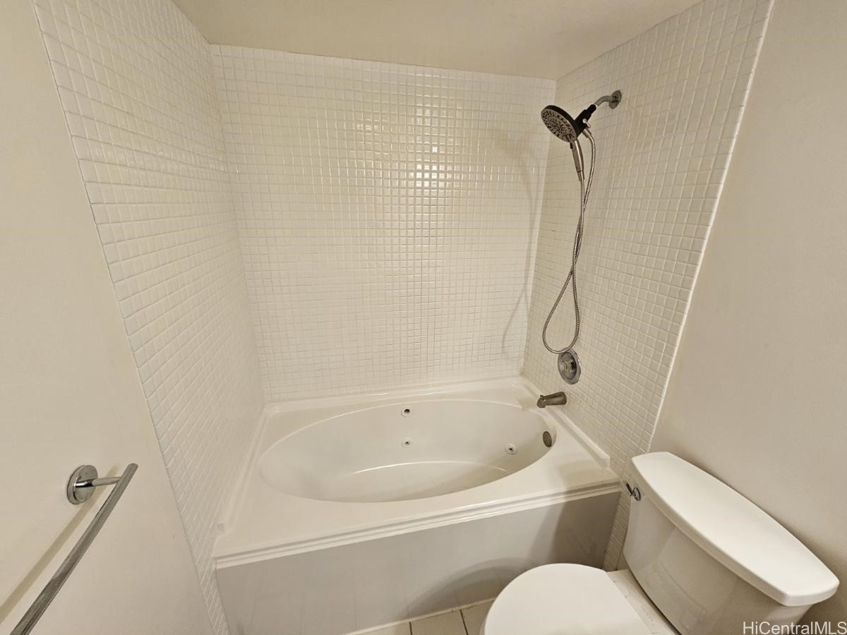 1088 Bishop Street 1602