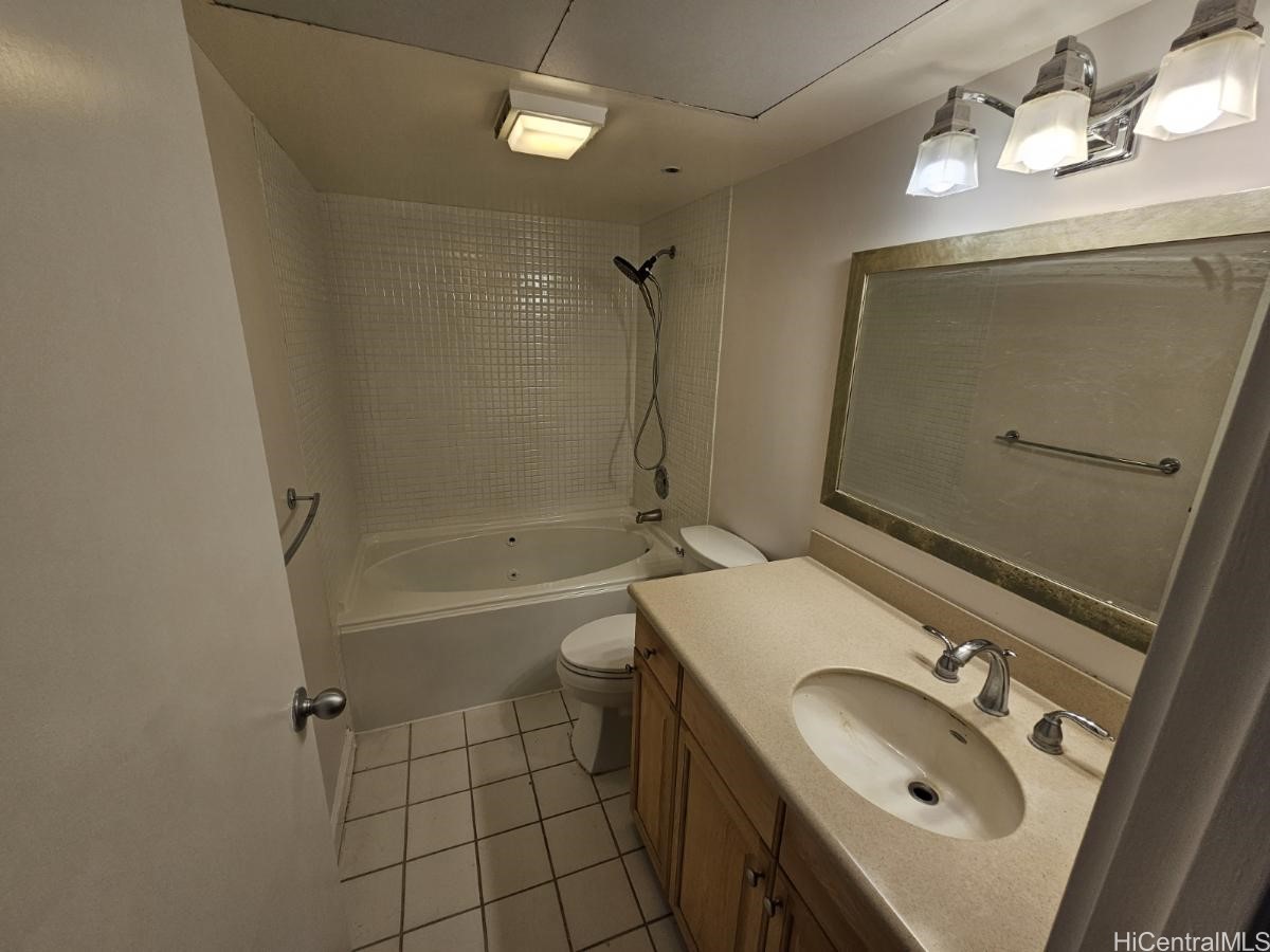 1088 Bishop Street 1602