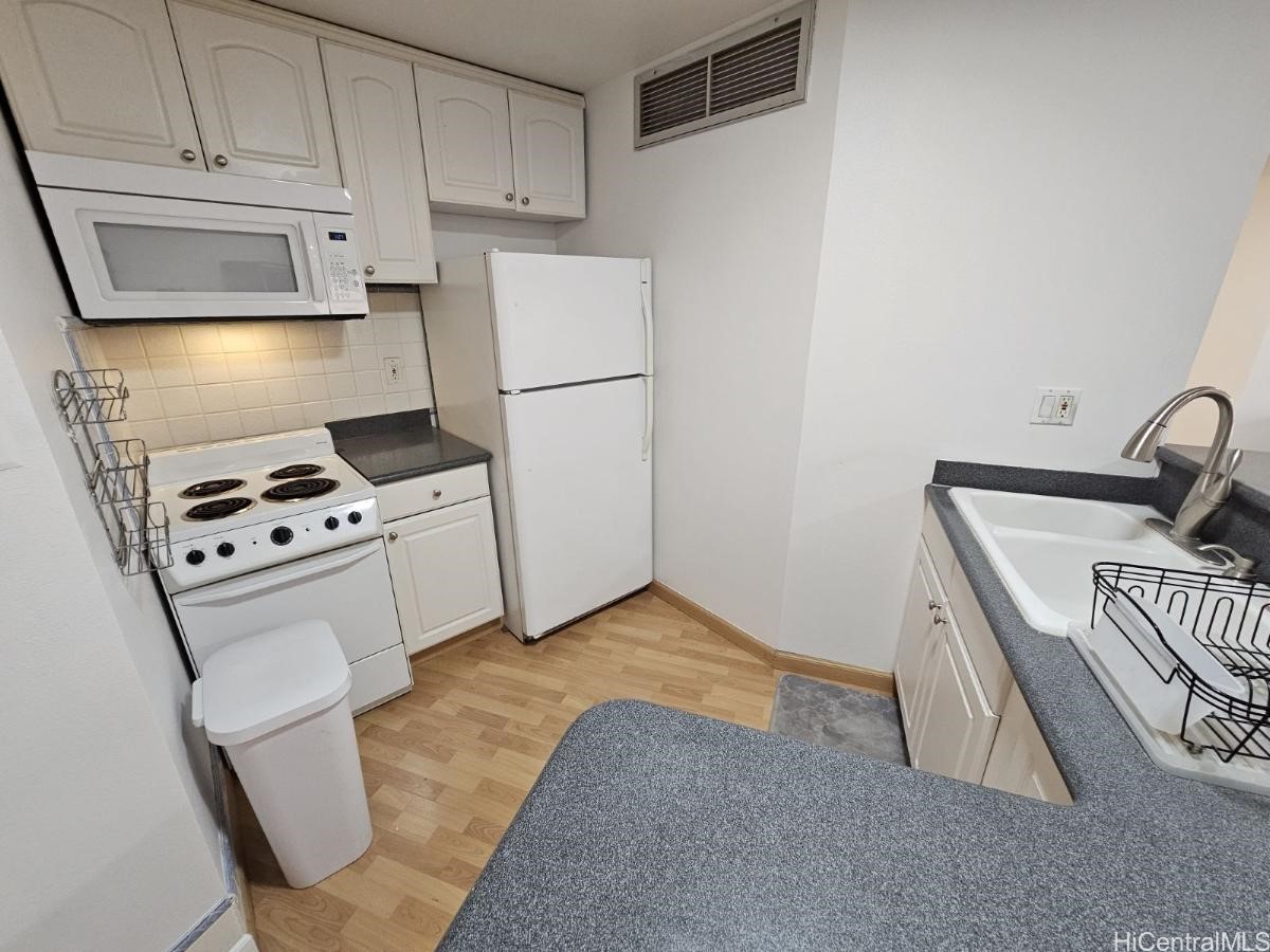 1088 Bishop Street 1602