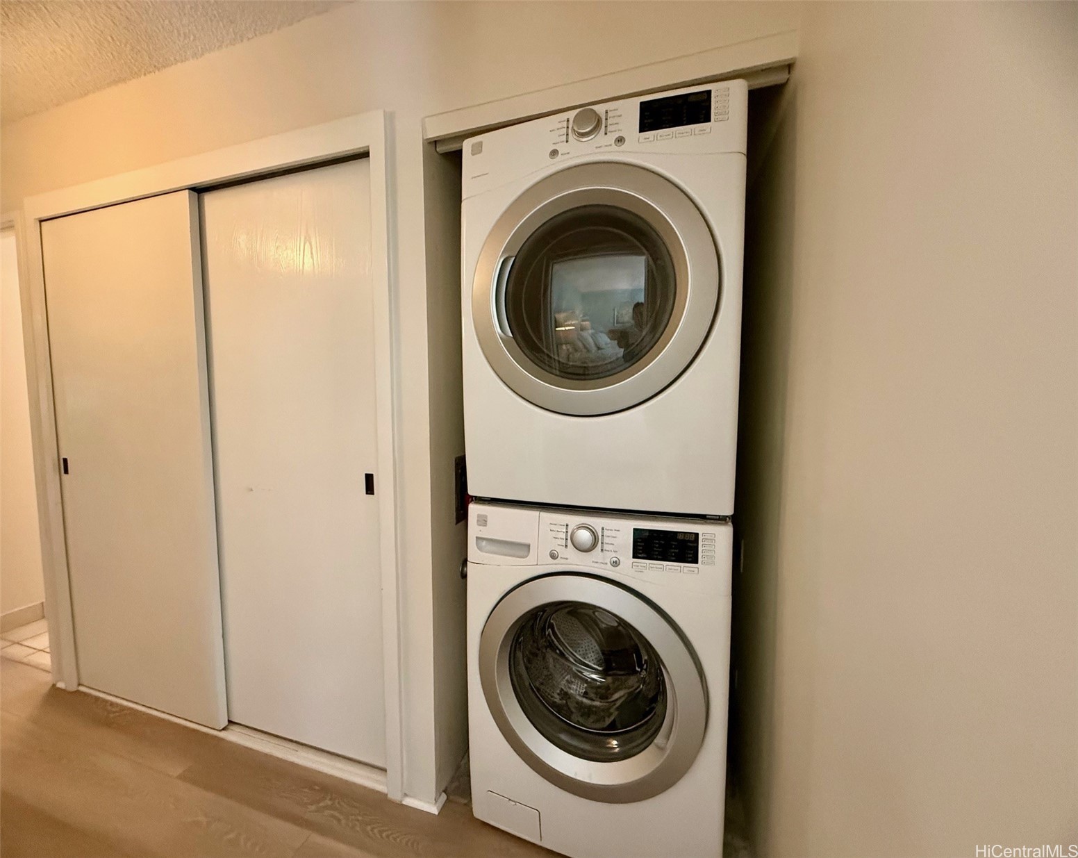 501 Hahaione Street 4L