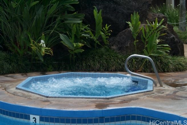 501 Hahaione Street 4L